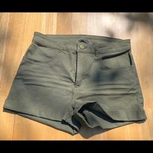 Olive green H&M cuffed shorts with gold accents